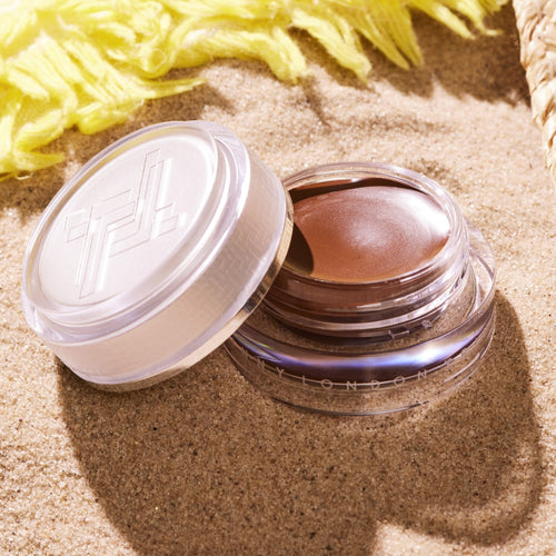 Trinny London Golden Glow Bronzer in the shade Naomi
