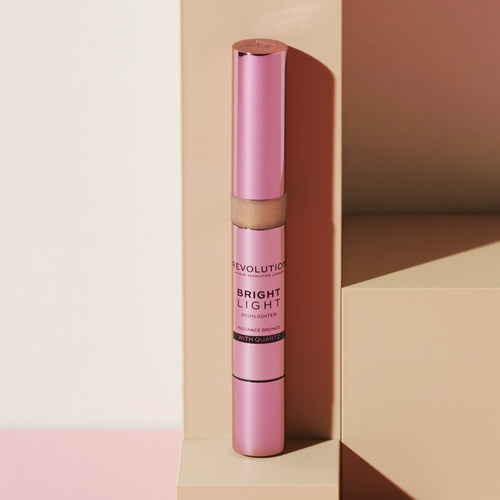 Makeup Revolution Bright Light Highlighter in the shade Radiance Bronze